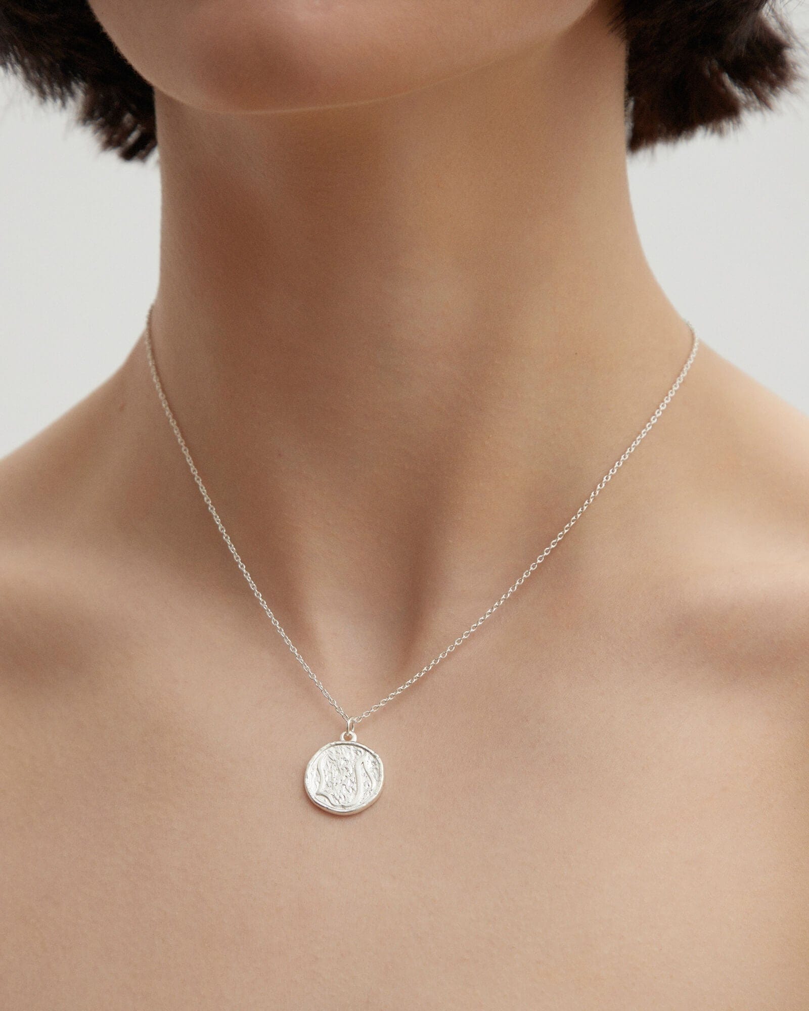 The Art of Styling a Gold Pendant Necklace: Unleashing the Radiance and Versatility