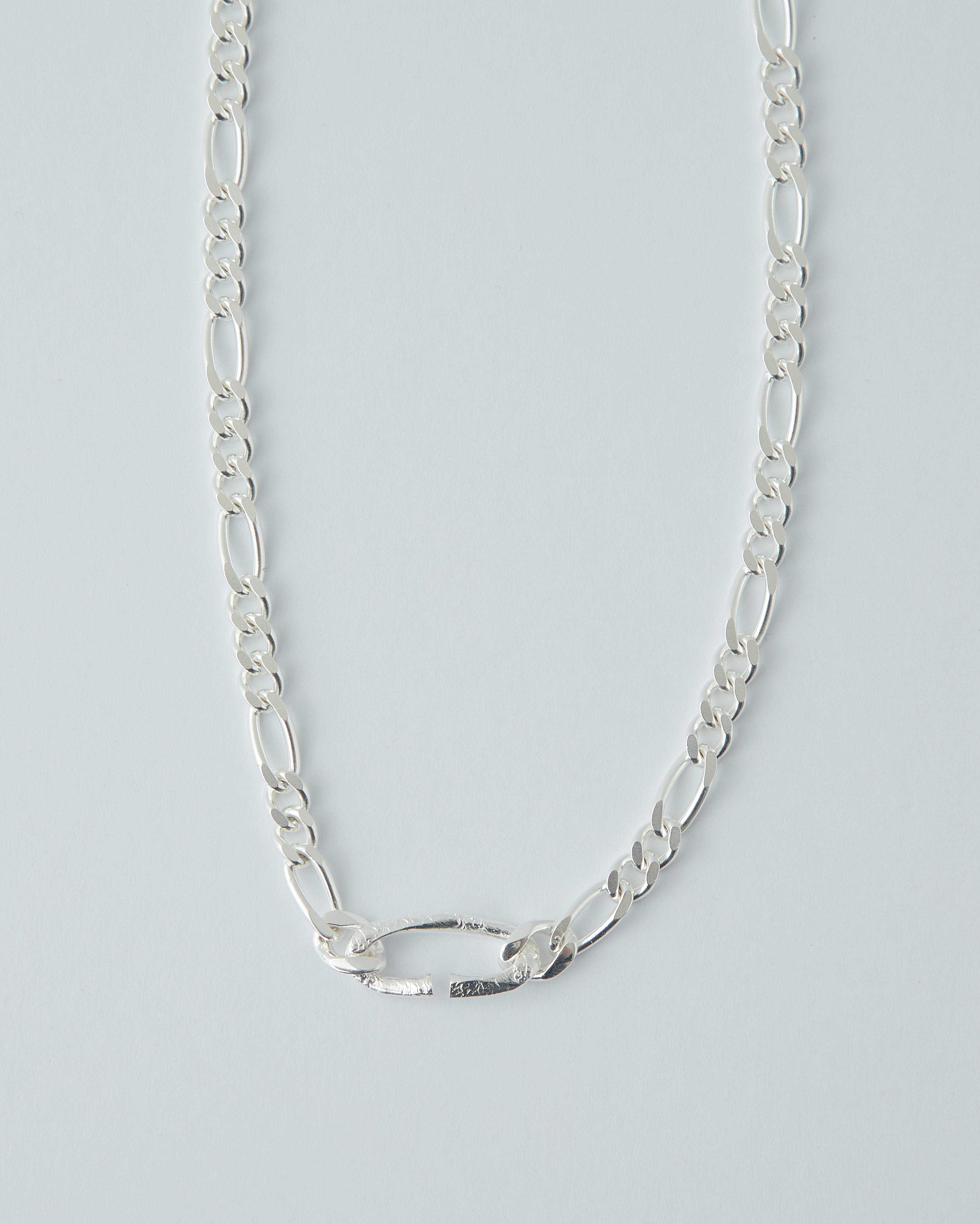 Mastering the Art of Necklace Layering: A Comprehensive Guide