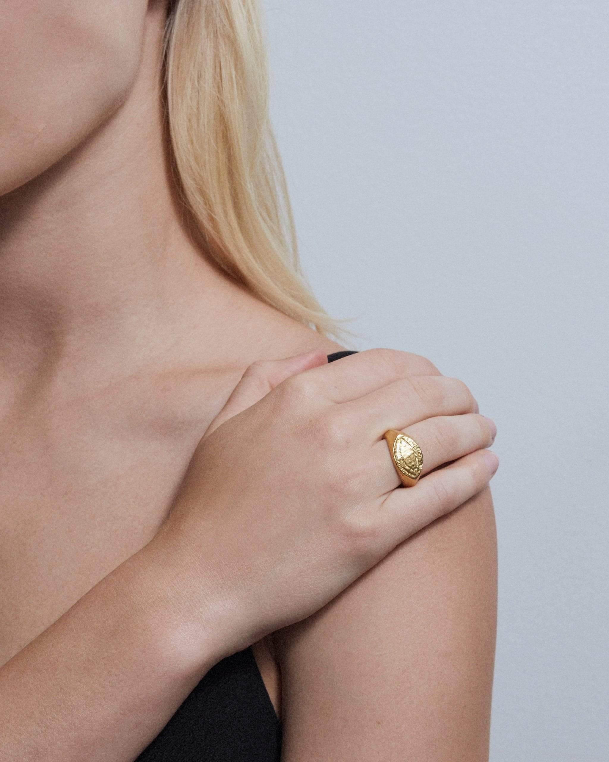 Dear Letterman Ring Isam Gold Ring