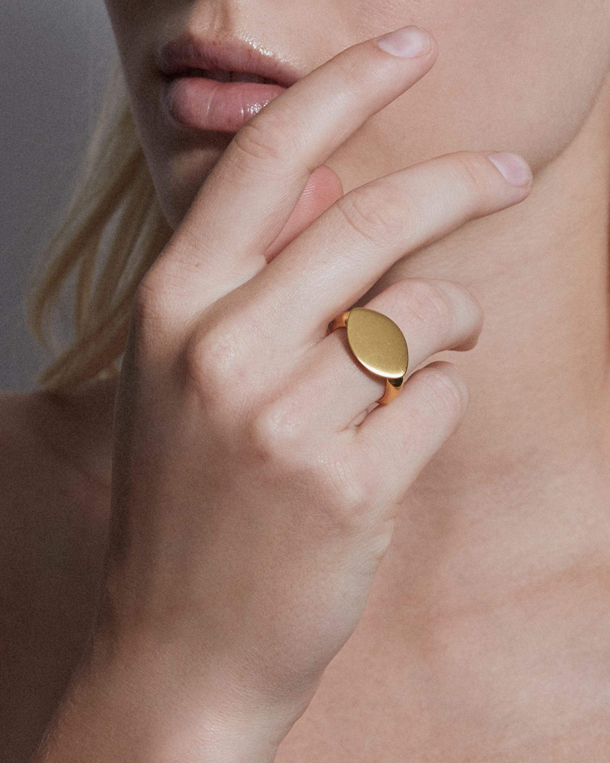 Dear Letterman Ring Wali Gold Ring